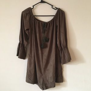 NWT OLIVE 3/4 SLEEVE ROMPER WITH POCKETS SIZE: M